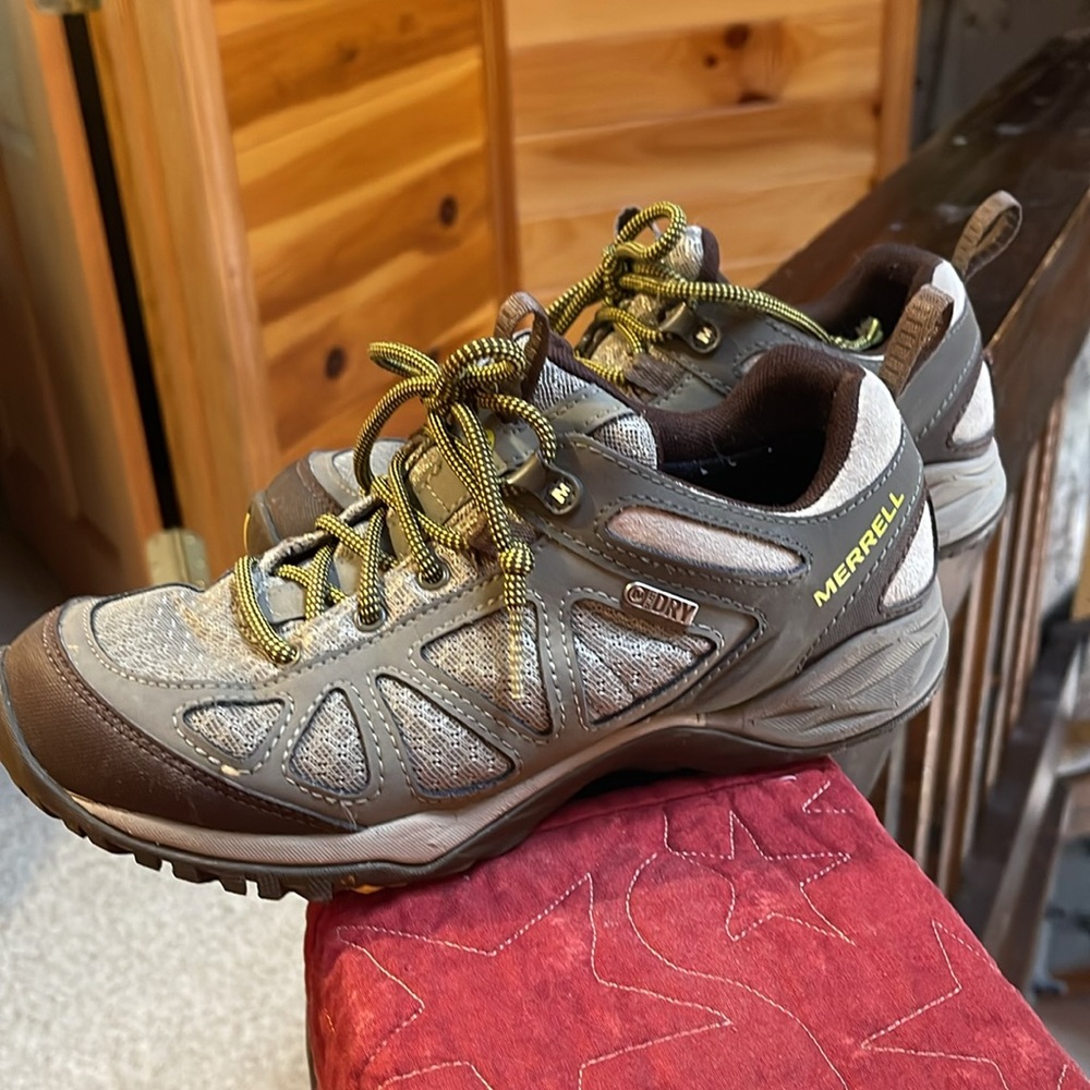 Ladies Merrill hiking shoes